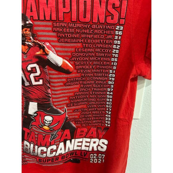 Tampa Bay Buccaneers Super Bowl LV Champions Red T-Shirt Gildan Sz Small - Picture 9 of 11